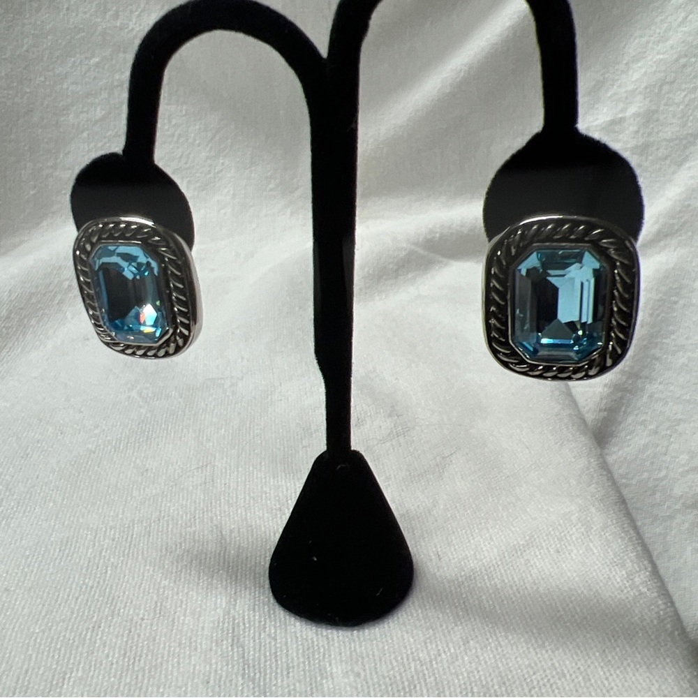 QVC blue topaz clip earring - Picture 4 of 5